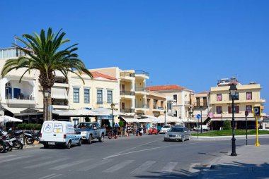 Turistik dükkanlar Eleytheriou Venizelou promenade, Rethymno, Crete boyunca.