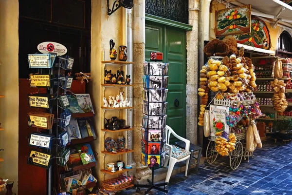 Είδη δώρων τουριστικά ένα εμπορικό δρόμο για την παλιά πόλη, Ρέθυμνο, Κρήτη. — Φωτογραφία Αρχείου