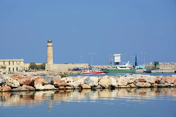 Widok na port i latarnia morska, Rethymno, Kreta. — Zdjęcie stockowe