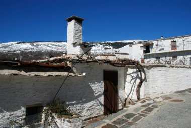 Köy merkezinde geleneksel townhouses, Capileira, Las Alpujarras, Ispanya.