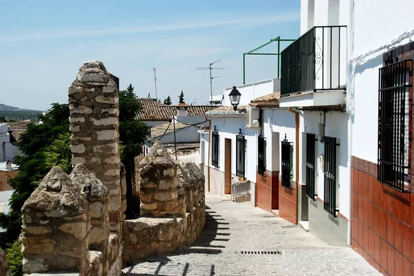 城の胸壁と町家、カブラ、スペイン. — ストック写真