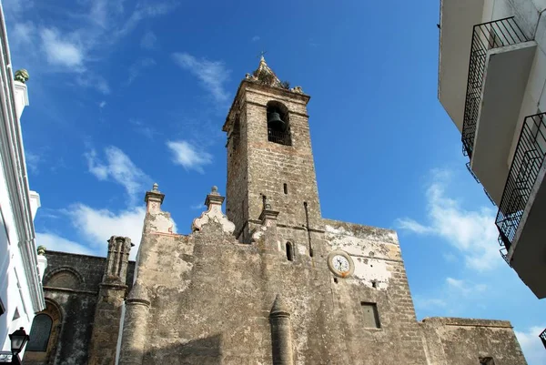 Vista del campanario de la Parroquia, Vejer de la Frontera, España . —  Fotos de Stock