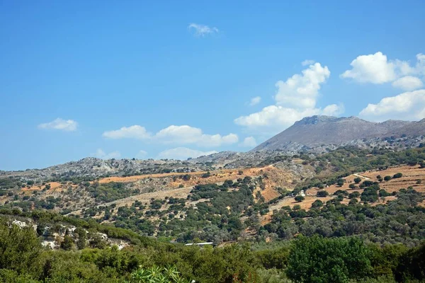 Pohled na hornatou krajinu nedaleko Margaritů, Kréta. — Stock fotografie