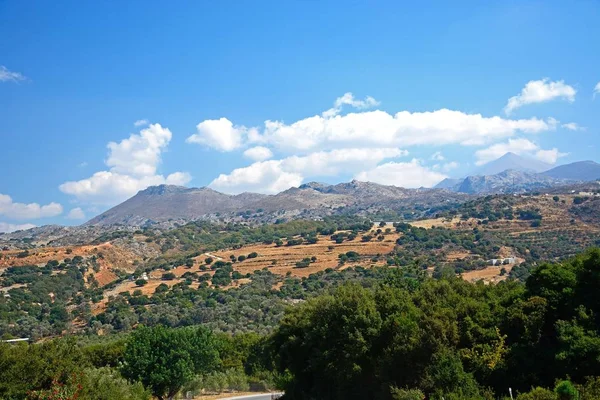Vista da paisagem montanhosa perto de Margaritas, Creta . — Fotografia de Stock