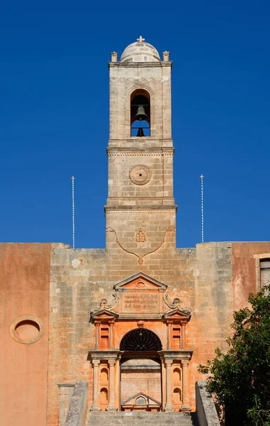 Nézd, az Agia Triada kolostor bell tower, Agia, Kréta. — Stock Fotó