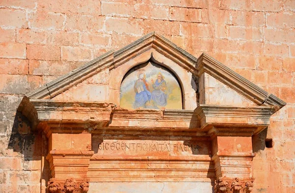 Vallási festés fent a bejáratnál, hogy a Agia Triada kolostor Agia Triada, Crete. — Stock Fotó