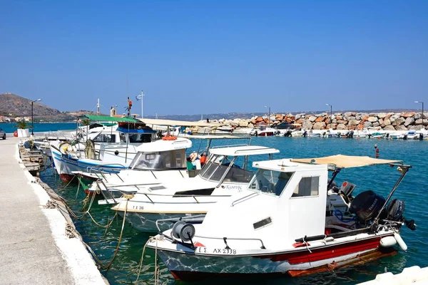 Boats moored in the harbour, Kalyves, Crete. — Stock Photo, Image