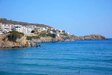 Livadi Beach, Bali, Girit'ten engebeli kıyı şeridi boyunca görüntülemek.