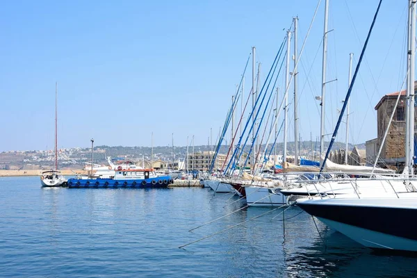 Iates atracados na marina, Chania . — Fotografia de Stock