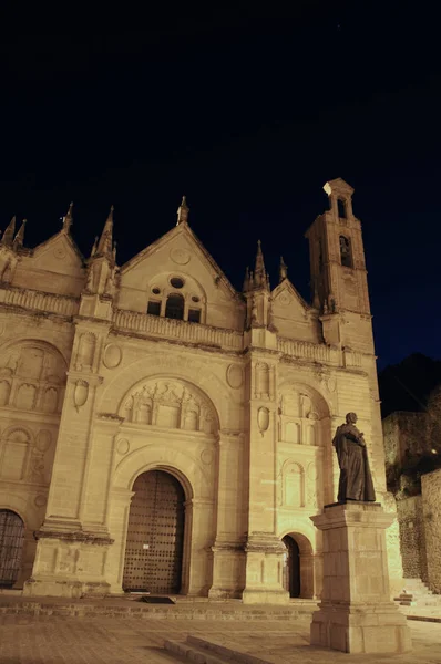 Santa Marian kirkko Plaza de Santa Maria yöllä, Antequera, Espanja . — kuvapankkivalokuva