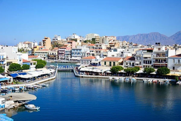 Elevated view of the harbour and town, Agios Nikolaos, Crete. — Stock Photo, Image