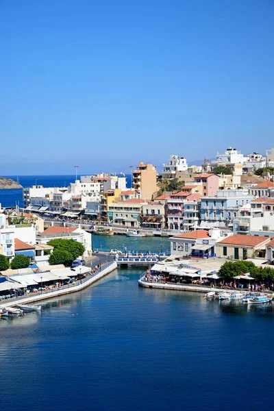 Vista elevada do porto e da cidade, Agios Nikolaos, Creta . — Fotografia de Stock