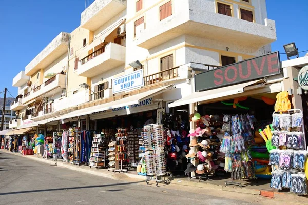 Μια σειρά των δώρων τουριστικά καταστήματα, Χερσόνησος, Κρήτη. — Φωτογραφία Αρχείου