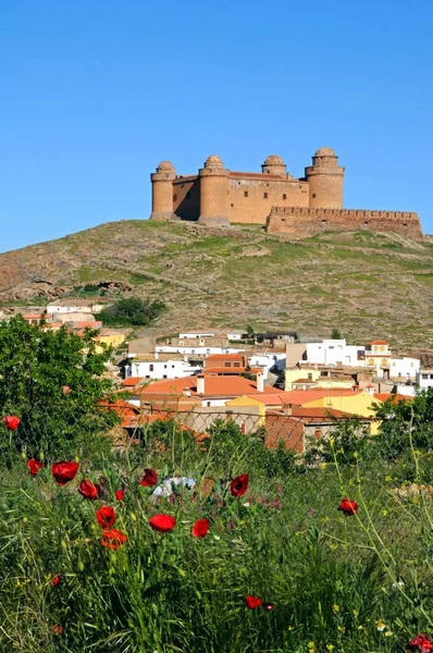 View of the castle and town, Lacalahorra, Spain. — Stock Photo, Image