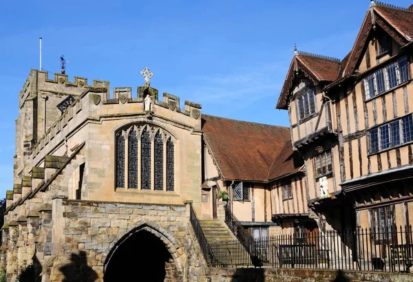 View of the Lord Leycester Hospital and St James Chapel along High Street, Warwick, UK. — Stock Photo, Image