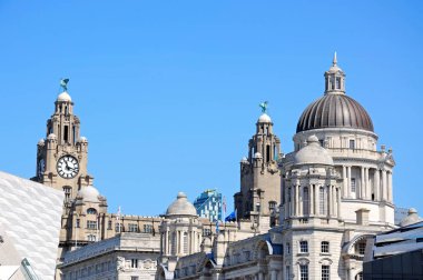 Liver Building, Liverpool bina bağlantı noktası ve Cunard Binası, Liverpool oluşan üç Graces.