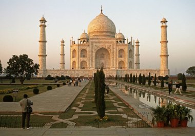 View of the Taj Mahal in the early evening light, Agra, India. clipart