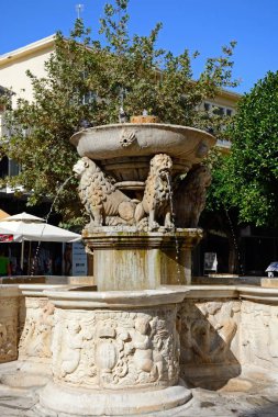Aslan Meydanı Şehir Merkezi, Heraklion, Girit Morosini çeşme görünümünü.