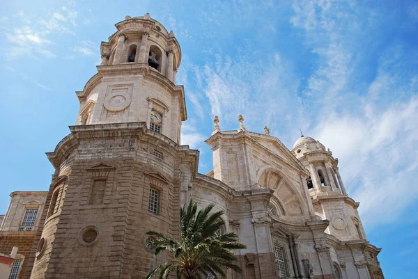 Frente a la Catedral con sus dos torres octogonales, Cádiz , —  Fotos de Stock