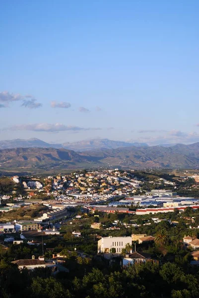 Vista de la ciudad y el campo circundante, Moneda, España . — Foto de Stock