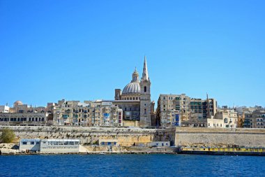 Valletta şehri bina ve Marsamxett limandan, Valletta, Malta görülen waterfront görünümü.