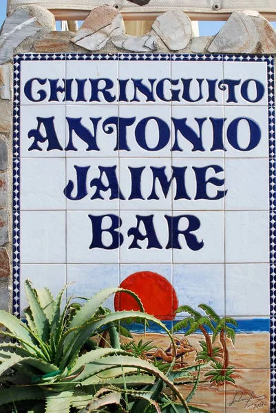 Blau-weiße Keramik Strandbar Schild, torremolinos, Spanien. — Stockfoto