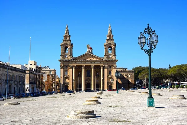 Vista da igreja de São Públio, Floriana, Malta . — Fotografia de Stock