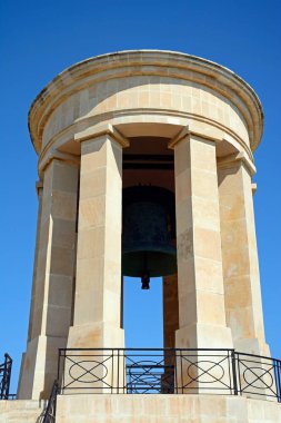 Kuşatma Memorial çan kulesi, Valletta, Malta görünümünü.