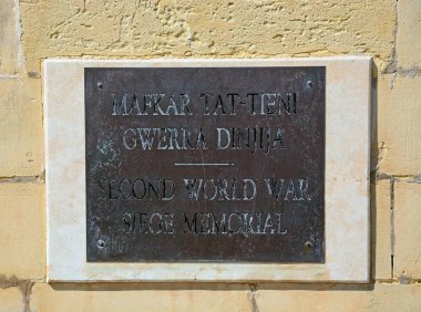 İkinci Dünya Savaşı kuşatma anma plak, Valletta, Malta.