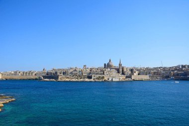 St Pauls Anglikan Katedrali ve Basilica of Our Lady, monte Grand Harbour, Valletta, Malta görülen Carmel görünümü.