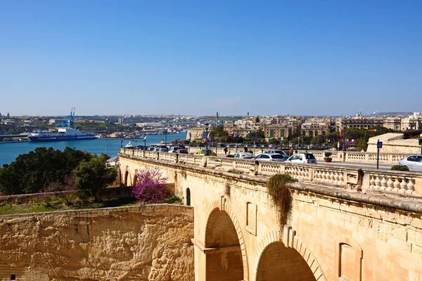 Verhoogde uitzicht op Senglia, Kordin en Grand Harbour, Valletta, Malta. — Stockfoto