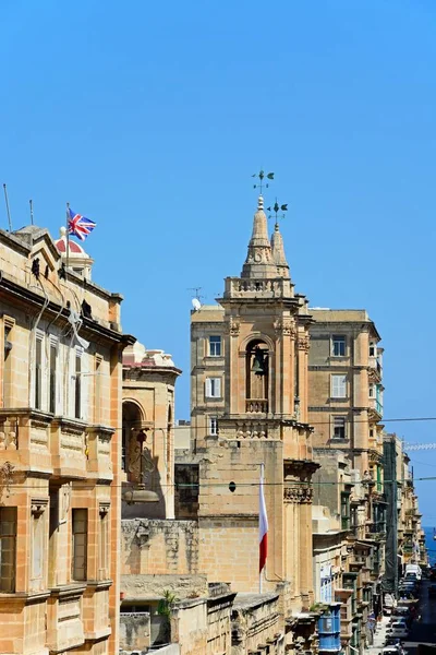 St Augustine kyrkan längs Old Bakery Street, Valletta, Malta. — Stockfoto