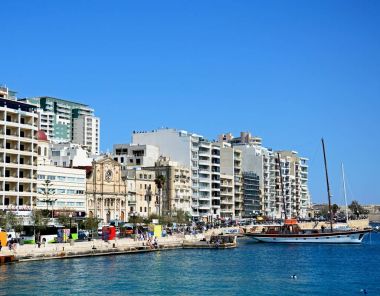 Waterfront Parish Kilisesi İsa'nın Nazareth Merkezi, Sliema, Malta ile birlikte görüntüleme