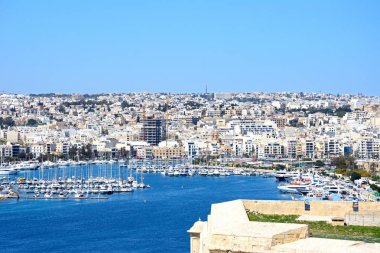 Senglea ve Valletta, Malta görülen Vittoriosa doğru görüntülemek.