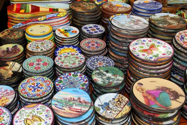 Dość ceramiczne płytki na sprzedaż sklep stare miasto, Torremolinos, Hiszpania. — Zdjęcie stockowe
