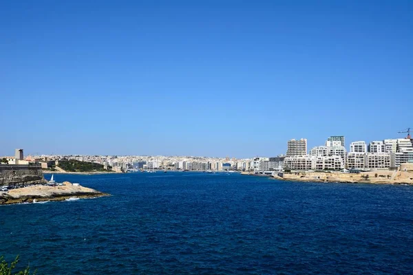 Vue vers Sliema vue de La Valette, La Valette, Malte . — Photo