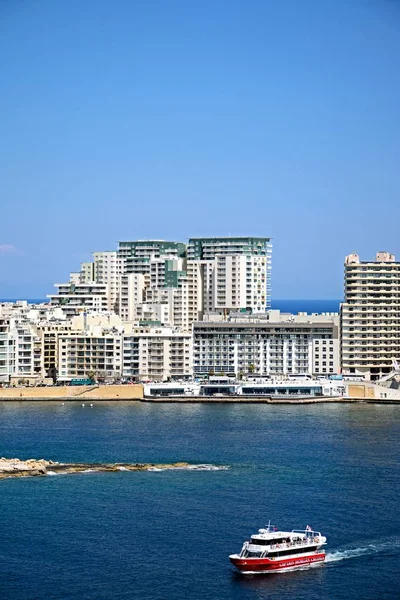 Visa mot Sliema sett från Valletta, Malta. — Stockfoto