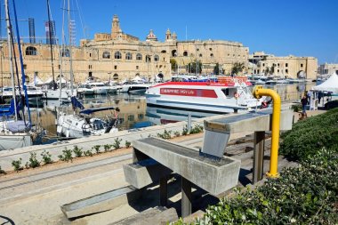 Yükseltilmiş Vittoriosa marina manzaralı görüş Senglea, Vittoriosa (Birgu), Malta.
