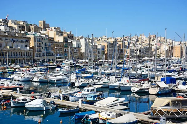 Vista elevada del puerto deportivo de Vittoriosa con vistas hacia Senglea, Vittoriosa (Birgu), Malta . —  Fotos de Stock