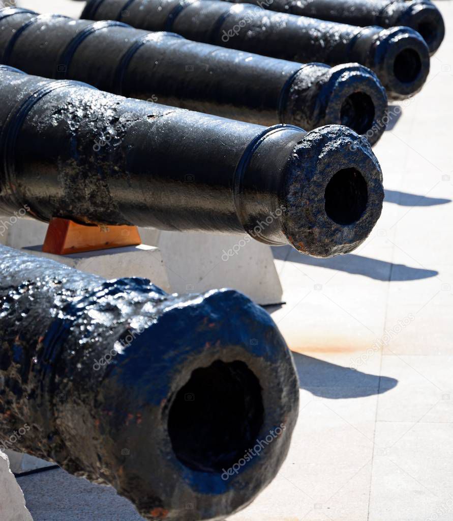 Row of cannons along the waterfront, Vittoriosa (Birgu), Malta.