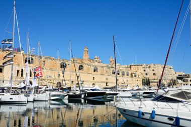 Vittoriosa, Malta görülen Senglea waterfront binaların görünümü.