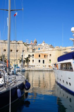 Vittoriosa, Malta görülen Senglea waterfront binaların görünümü.