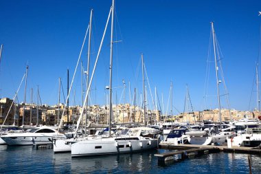 Görünümü Vittoriosa ve Senglea Marina Senglea waterfront binalar arkaya, Vittoriosa, Malta.