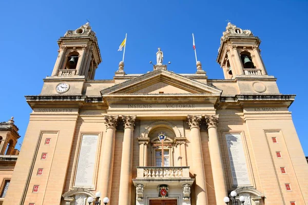 Vista frontal de la Basílica Marina Bambina, Senglea, Malta . —  Fotos de Stock