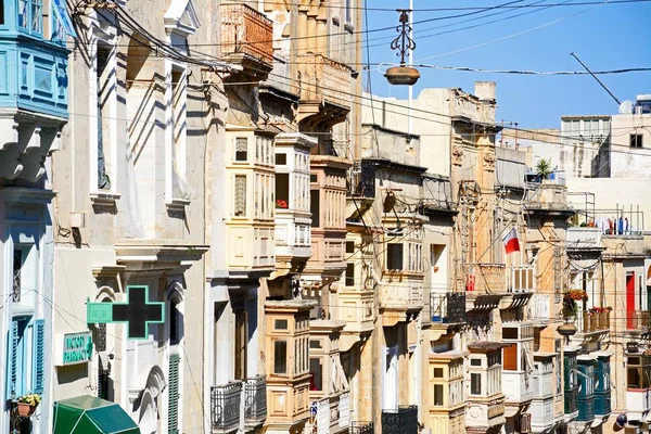 Triq il-Vitorja alışveriş caddesindeki, Senglea, Malta.