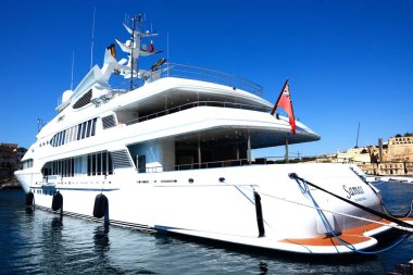 Vittoriosa, Malta Marinada demirli lüks yat.