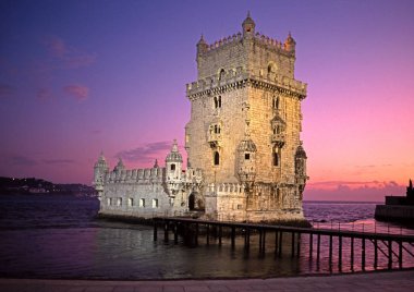 Belem Kulesi gün batımında, Lisbon, Portekiz.