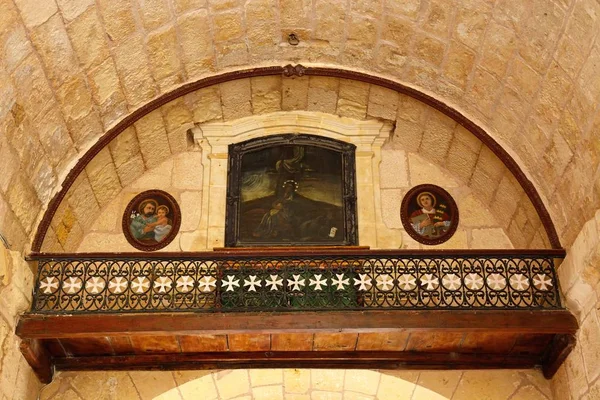 Vallási festékek, egy kis erkély, a háborús Múzeum, Vittoriosa, Málta. — Stock Fotó