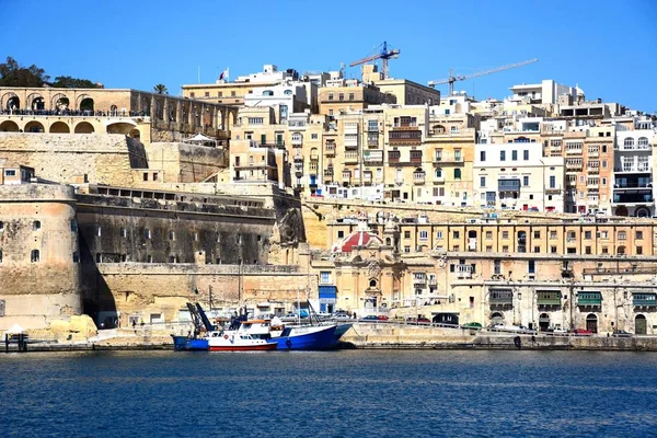 Grand harbour sett från Vittoriosa, Valletta, Malta. — Stockfoto