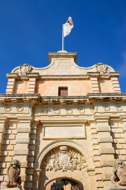 Şehir merkezine, Mdina, Malta önde gelen şehir kapısı'nın görünümü.